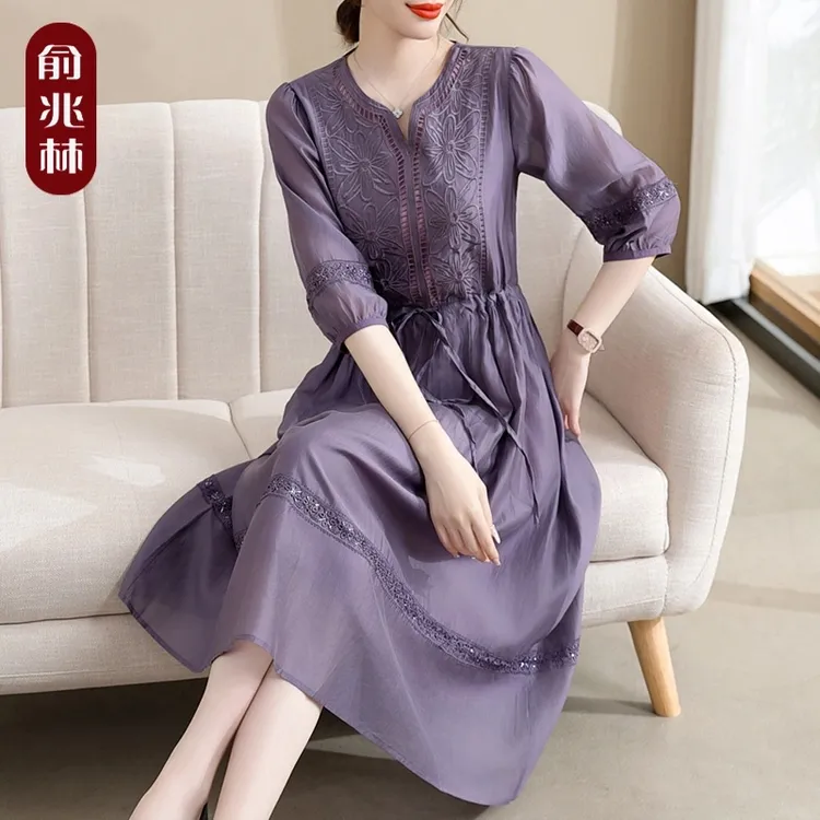 妈妈夏装连衣裙中长款洋气高贵中老年女装春秋国风刺绣七分袖裙子