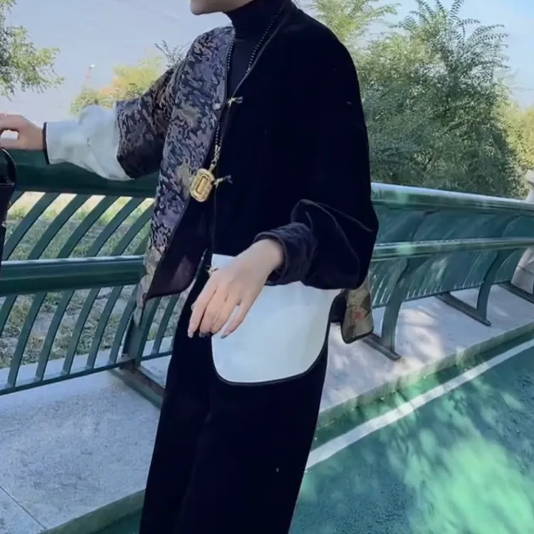 秋冬新款韩系气质复古拼接印花休闲百搭显瘦长袖外套金丝绒黑色女