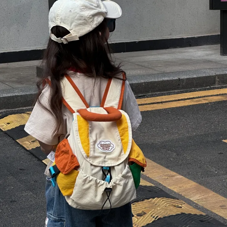 亲子新款轻便百搭时尚休闲双肩包男女童出游登山背包儿童开学书包