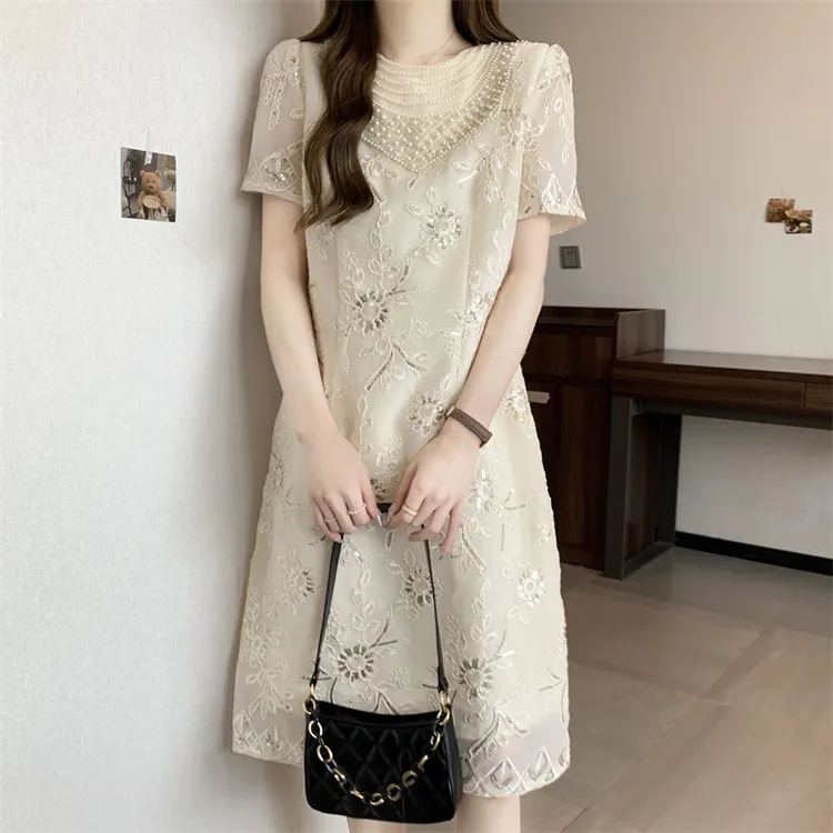 微胖妹妹大码2025新款夏季轻奢重工钉珠短袖连衣裙女收腰a字裙子