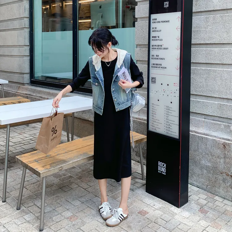 气质高级感撞色套装裙女2025年秋季新款翻领牛仔马甲连衣裙两件套
