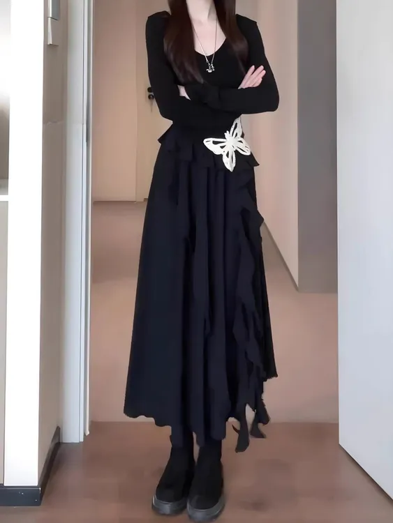 法式复古高级感蝴蝶裙小黑裙早秋不规则长裙纯色长袖连衣裙收腰女