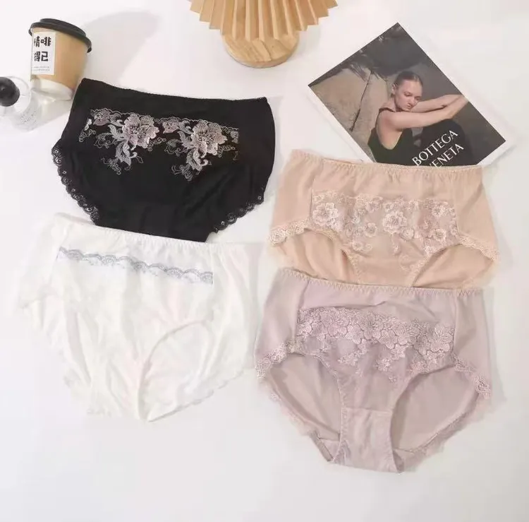 女款牛奶丝透气时尚中腰女三角内裤