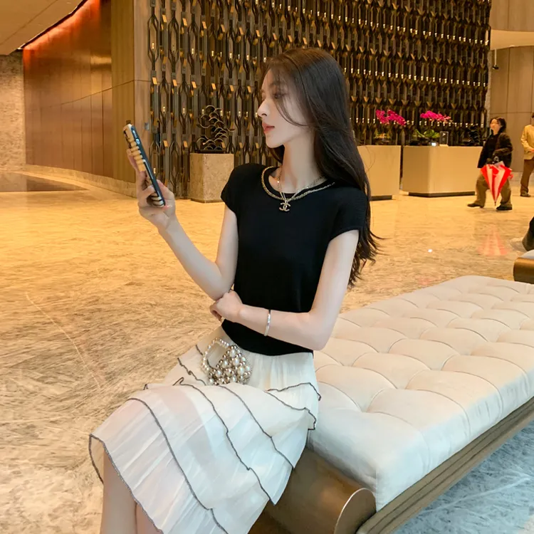 法式黑色假两件拼接连衣裙女夏显瘦气质名媛减龄小黑裙高级感裙子