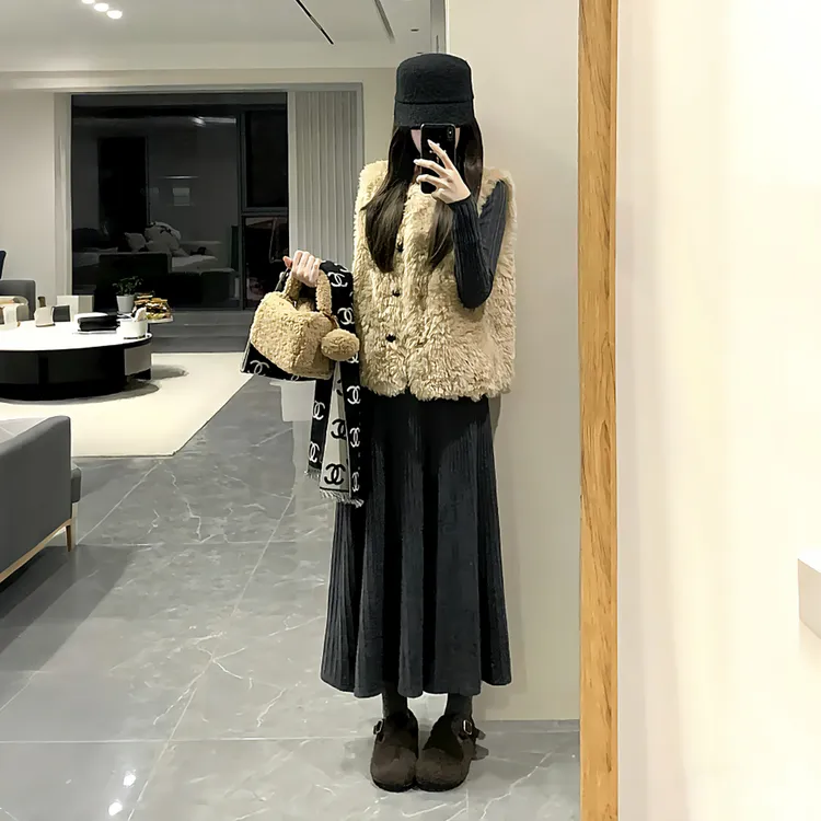 冬装一整套装韩系慵懒风高级毛毛马甲外套叠穿针织衫包臀半身裙女