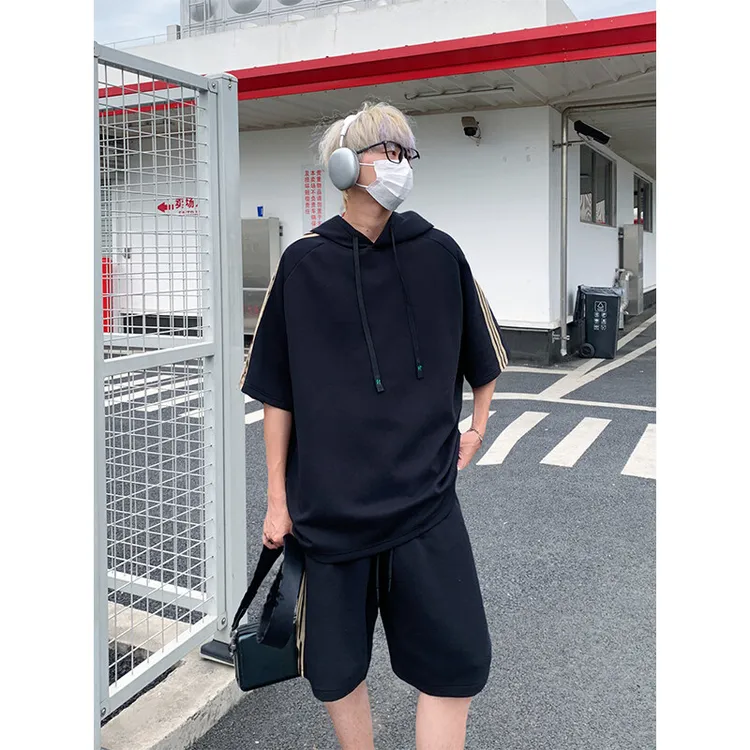 宽松运动套装男夏季连帽短袖T恤搭配五分裤穿搭一套两件装衣服