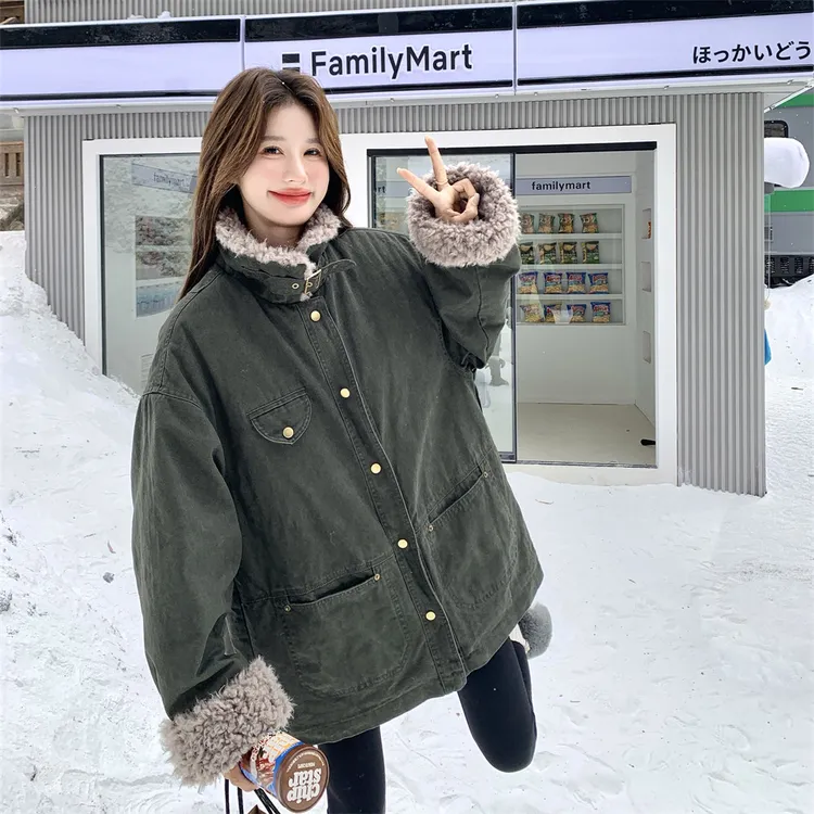 韩系军绿色仿羊羔毛派克服外套女冬2025款流行氛围感加厚加绒棉服