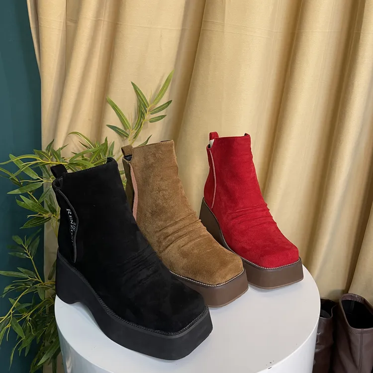 909新款网红款时尚女平底短靴休闲百搭厚底秋冬时尚女短靴
