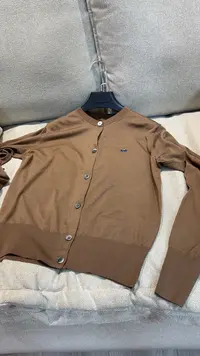 【诗菡服饰】2025春秋新款时尚百搭圆领单排扣长袖毛衣 J22333