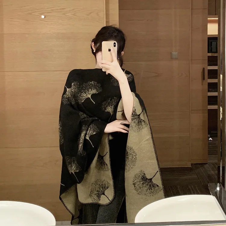 【摩氏臻选】森林系旅游披肩秋冬季仿羊绒银杏叶针织围巾开叉披风斗篷外搭