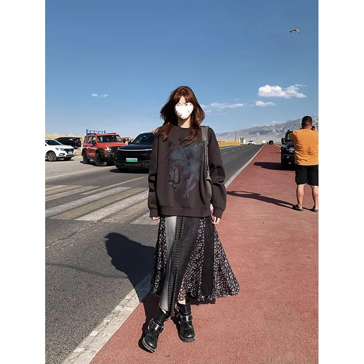 宽松印花卫衣女秋+格纹碎花牛仔拼接半裙 81156