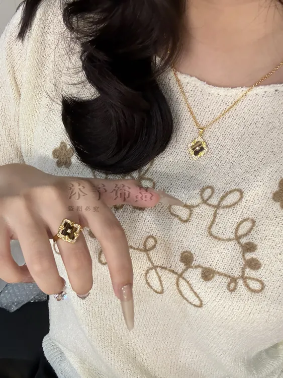 合金吊坠 摩卡旧梦·虎眼石四叶草秋冬款吊坠项链戒指重工轻奢风