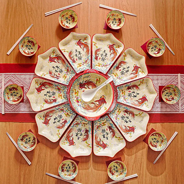 红色过年夜饭圆桌扇形盘子菜盘家用陶瓷团圆拼盘餐具组合碗碟套装