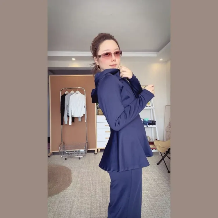 大冰冰秋季上新大码瑜伽跑步健身运动套装舒适宽松帽衫裤套装女