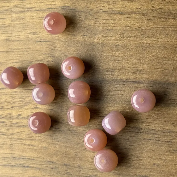 粉糯玛瑙7.5左右满沙偏紫款百搭款文玩配饰