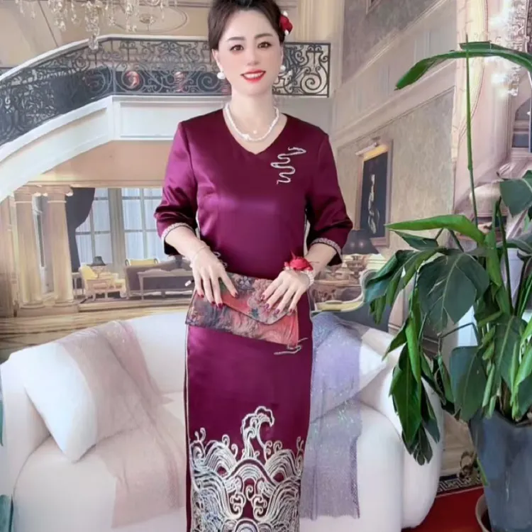 喜婆婆喜妈妈2025国风刺绣烫钻6分袖新款礼服（送披肩）