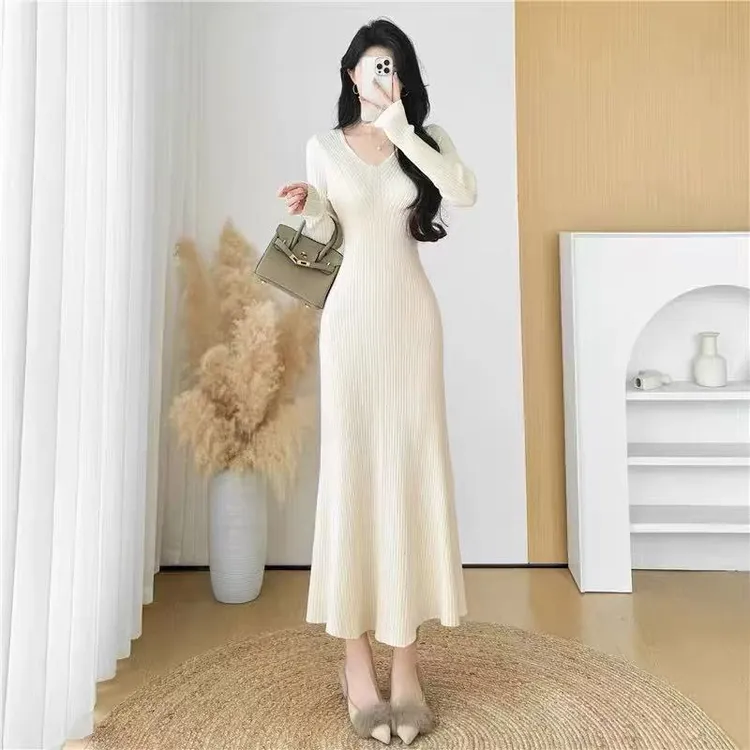 法式小众长袖v领针织连衣裙女秋冬内搭配大衣打底毛衣包臀长裙