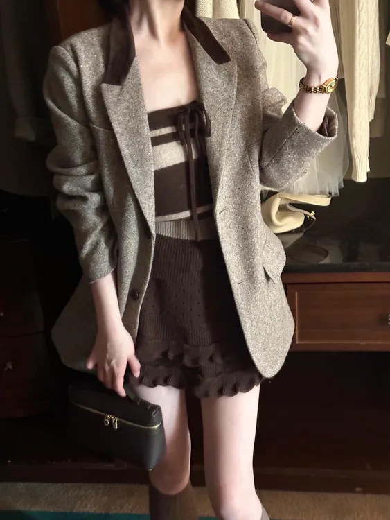 2025秋冬新款美拉德咖色拼接西装小香风外套背心木耳边半裙三件套