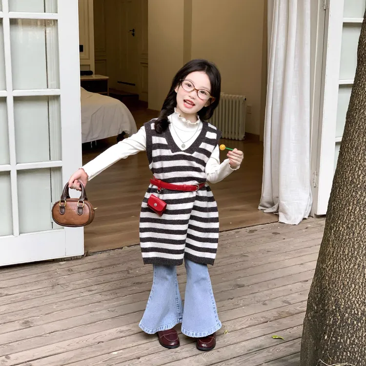 2025秋季新款女童连衣裙儿童条纹针织V领背心裙女孩复古宽松裙子