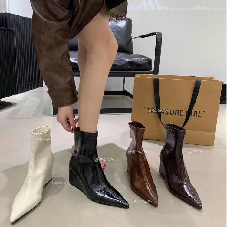 增高7cm高级质感美拉德色！棕色尖头坡跟后拉链瘦瘦靴显瘦秋冬短靴