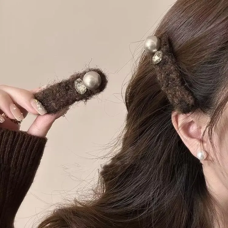新款韩版珍珠发夹秋冬毛绒侧边夹赫本风气质掰掰毛毛