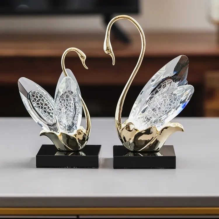 2026新款天鹅摆件高档水晶石轻奢家居装饰桌面客厅电视时尚结婚