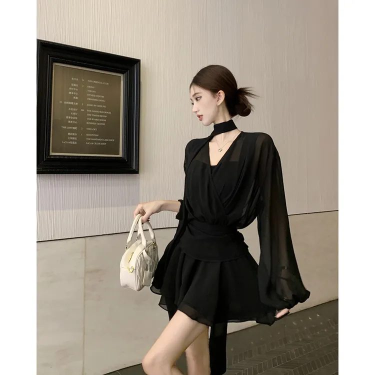 Q黑色 V领长袖衬衫连衣裙2025春夏气质性感收腰显瘦短款百褶雪纺