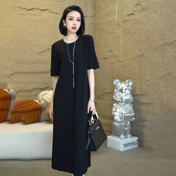 大码女装夏季轻奢高级感短袖连衣裙胖mm遮肉显瘦赫本风小黑裙长裙