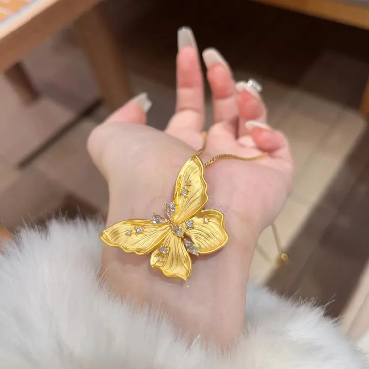 项链金色吊坠古法花丝蝴蝶新款小众设计轻奢高级感女手百搭