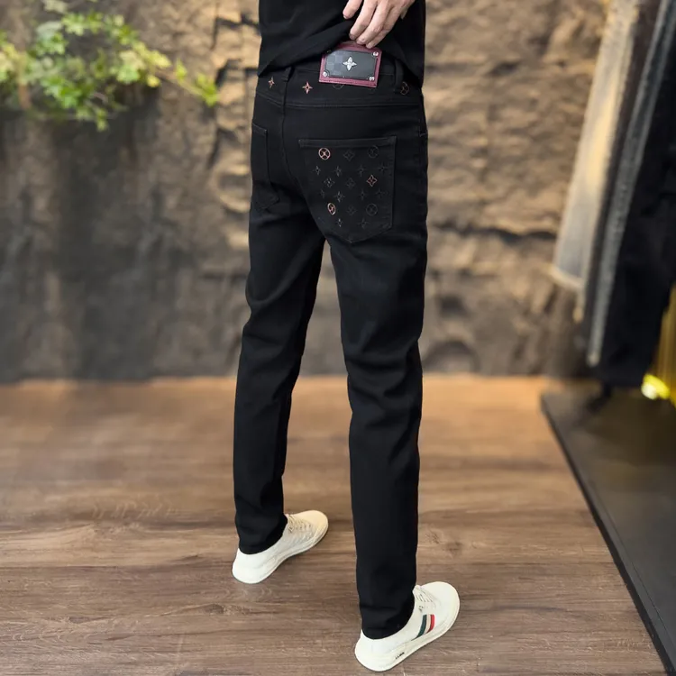 秋冬款男士黑色牛仔裤百搭刺绣修身弹力小脚裤痞帅网红潮男长裤子