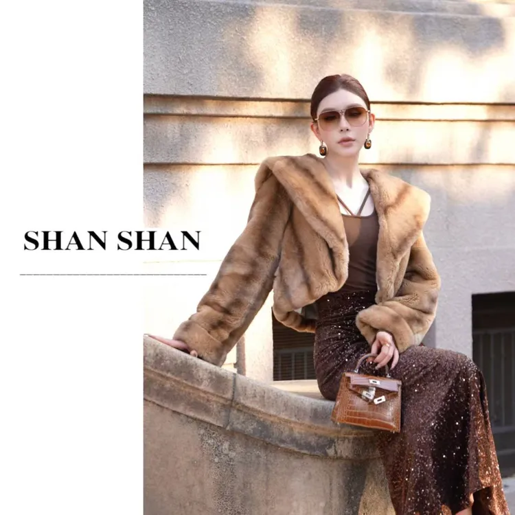 SS姗姗 秋冬高级时尚獭兔毛金色大翻领皮草外套女 51070365-4759