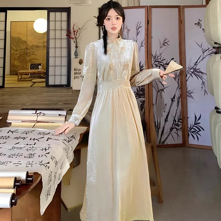 2025新款春季新中式圆领减龄米白色长袖连衣裙女D0079