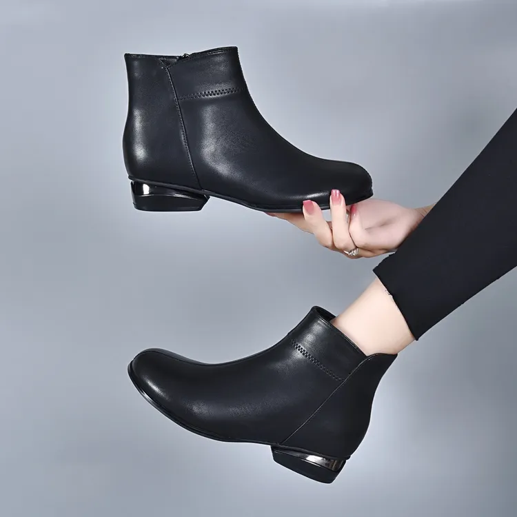 圆低跟短靴女秋冬季真皮软底时尚靴子粗跟大码妈妈鞋加绒马丁靴