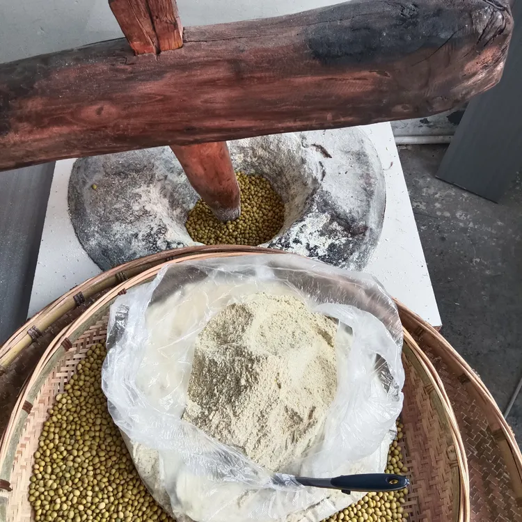 湘西农家碓冲加工粗黄豆粉现冲现发黄豆粉