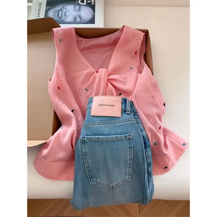 法式绝美粉色v领背心女2025年新款夏季短款外穿独特漂亮无袖上衣