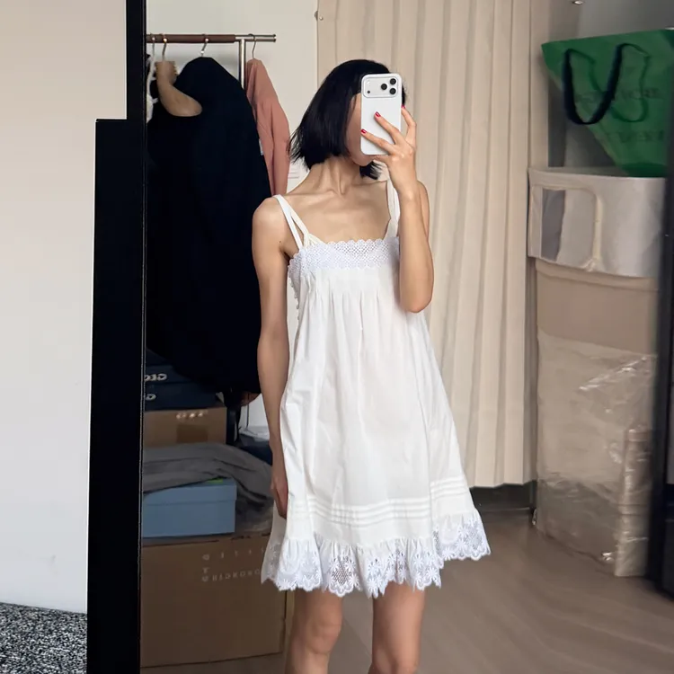ROMI STUDIO法式一字领露背薄柔蕾丝边吊带连衣裙RWDRLY3315