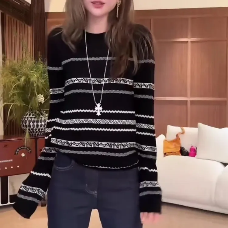 高端工艺圆领长袖女2025秋季新款亲肤时尚百搭小众流行套头上衣