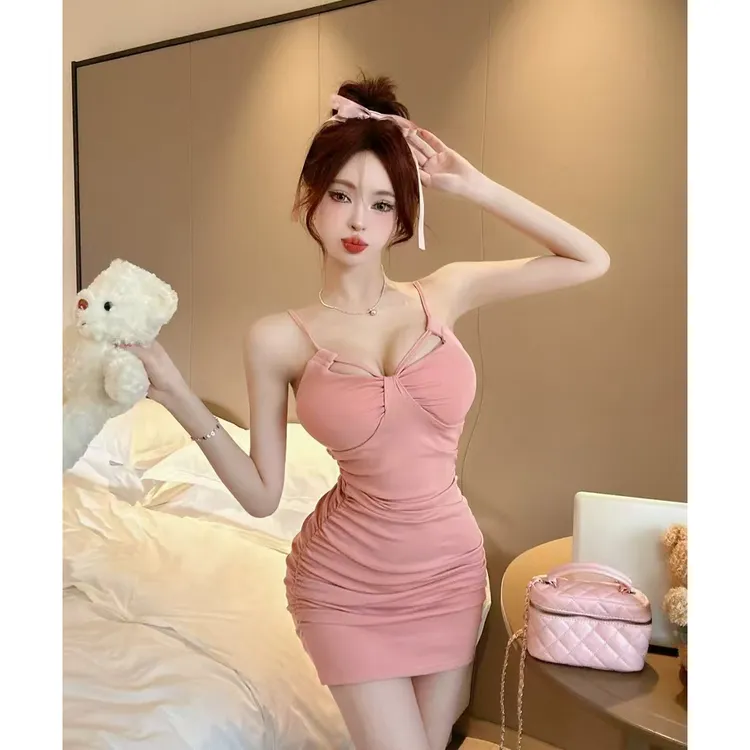 纯欲风性感辣妹吊带连衣裙女收腰带褶皱显瘦显身材包臀挂脖短裙