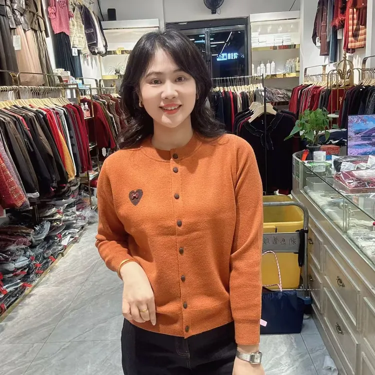 8-5585爱心开衫款针织线衣