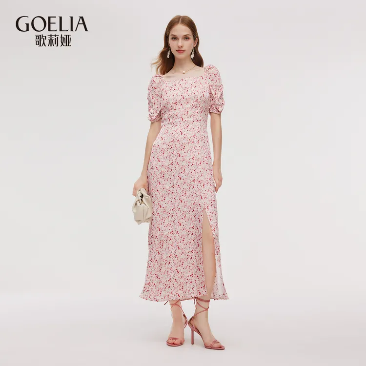 歌莉娅夏季新款印花方领连衣裙碎花显瘦泡泡袖度假温柔1E5R4K5ND