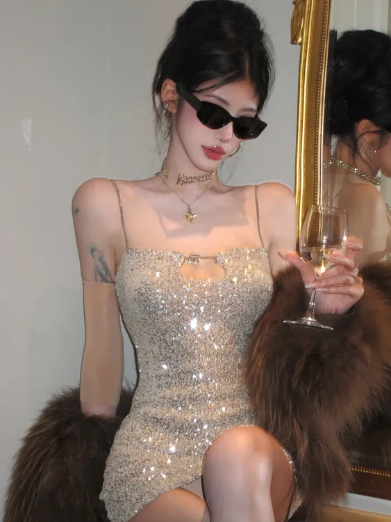 【C位Party】2025秋冬新款法式轻奢名媛性感亮闪宴会吊带包臀连衣裙