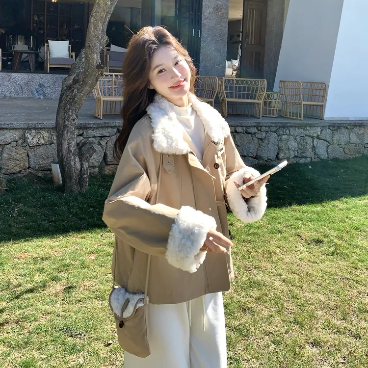 简约百搭休闲风白鸭绒羽绒服女2025冬季新款羊羔毛拼接小个子外套