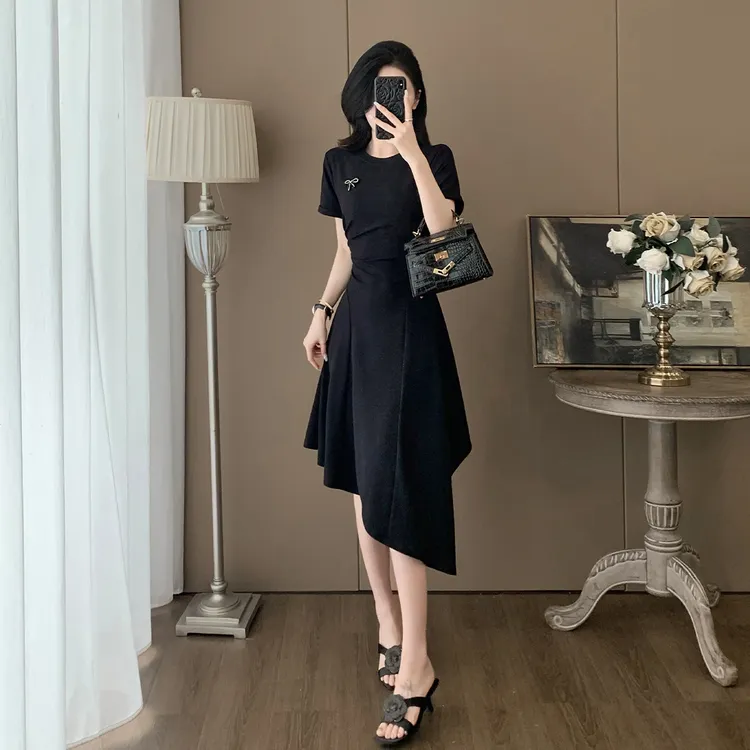小众设计感黑色连衣裙女2025夏新款法式高端气质收腰显瘦御姐裙子