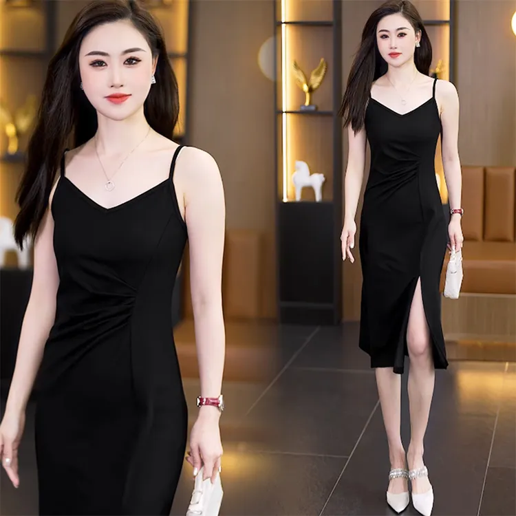 复古黑色吊带连衣裙女2025夏季新款褶皱收腰显瘦性感开叉打底长裙