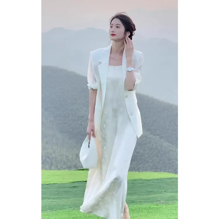 大码白色薄款西装连衣裙套装女夏季胖mm醋酸缎面西服吊带裙两件套