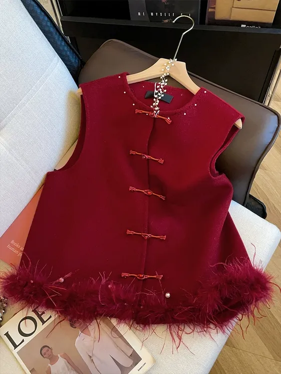 新中式红色复古无袖夹棉马甲女2025秋冬国风坎肩盘扣羽毛装饰上衣