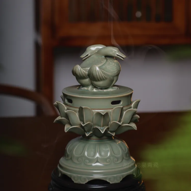 龙泉青瓷操德炜龙窑柴烧秘色莲台鸳鸯中式复古熏香炉香道收藏摆件