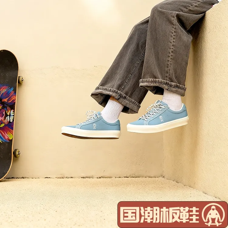 官方正版极简黑白板鞋极路客男女款休闲运动鞋街头帅气减震滑板鞋