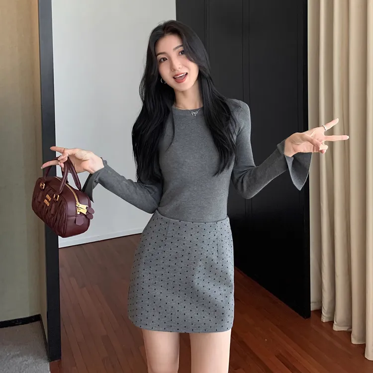 黑色圆领针织衫女早秋修身显瘦百搭长袖内搭毛衣打底衫休闲上衣薄