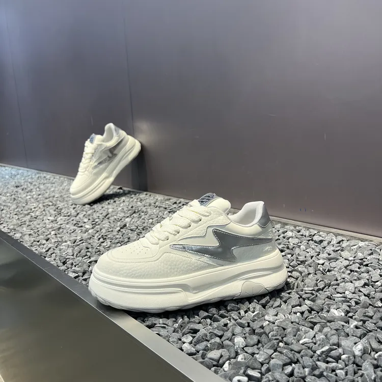 2025广州秋冬新款运动休闲时尚百搭厚底软底增高韩版舒适板鞋